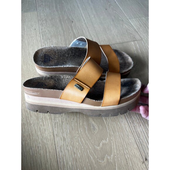 Reef Cushion Vista Hi women’s sandal size 9 - neutral color - Picture 5 of 7